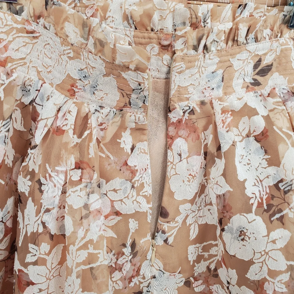 ♧ En Saison Pleated Floral A-line Mini Skirt Tan and Cream Size Small NWT